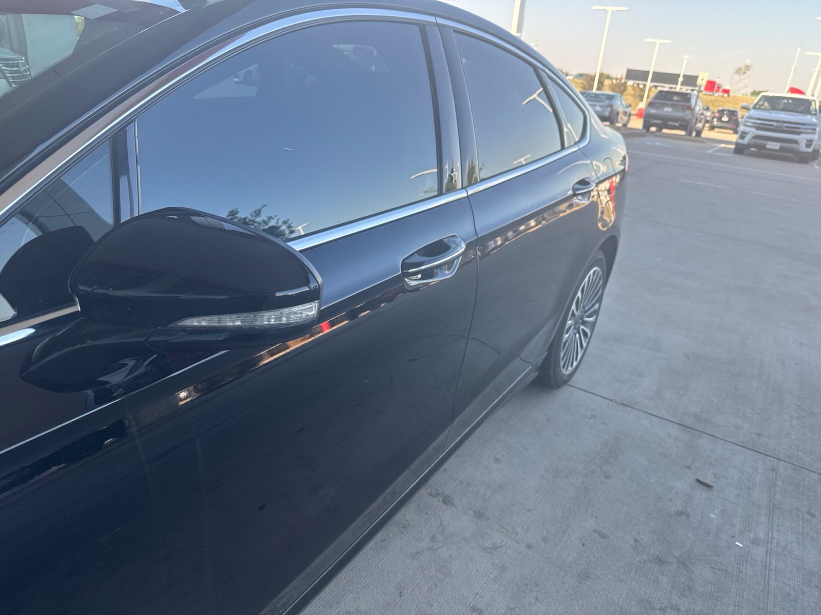 Used 2018 Ford Fusion SE w/ Fusion SE Technology Package FWD image 4
