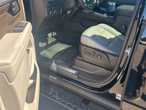 Used 2025 Chevrolet Tahoe Z71 w/ Comfort Package image 2