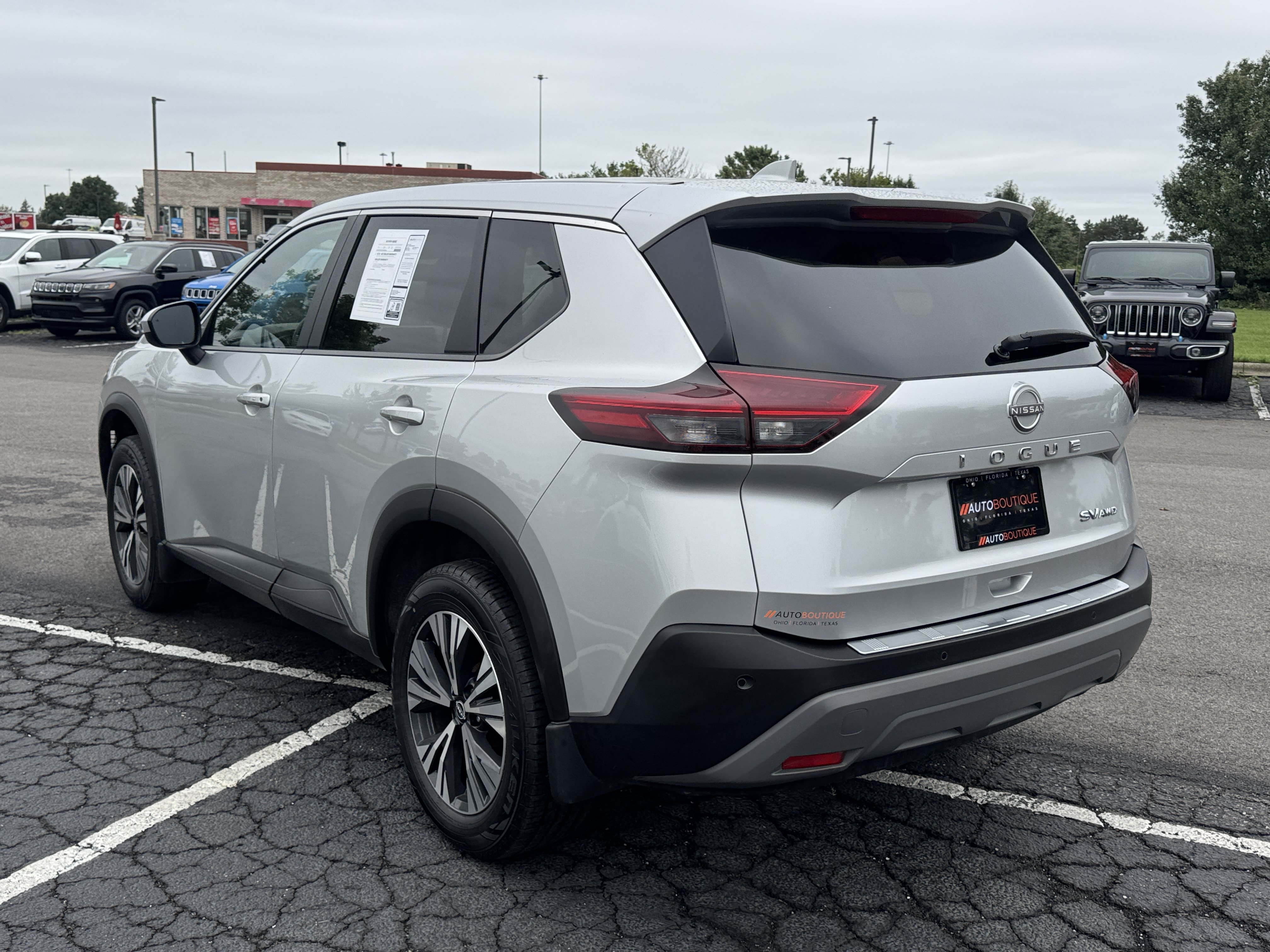 Used 2023 Nissan Rogue SV AWD/4WD image 11