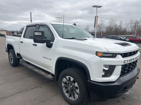 Used 2022 Chevrolet Silverado 2500 Custom w/ Custom Value Package image 3