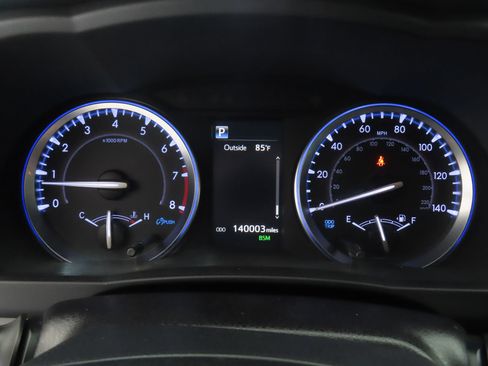 Used 2019 Toyota Highlander SE w/ Nightshade Edition FWD image 13