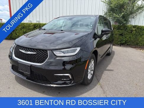Used 2024 Chrysler Pacifica Touring-L FWD image 1