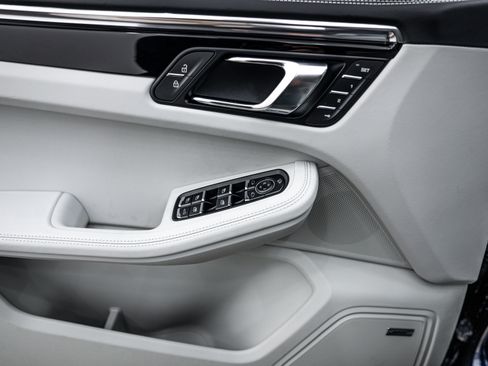 New 2026 Porsche Macan S image 18