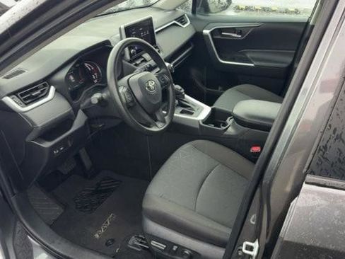 Used 2023 Toyota RAV4 XLE FWD image 3