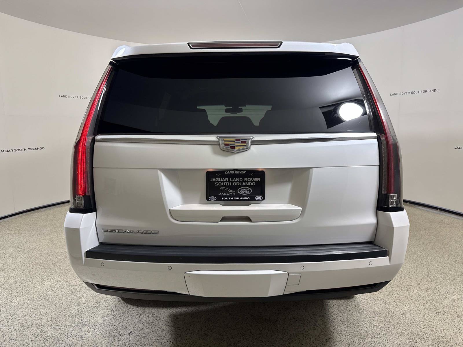 Used 2016 Cadillac Escalade 2WD image 4