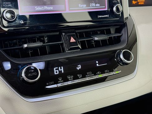 Used 2021 Toyota Corolla LE image 17