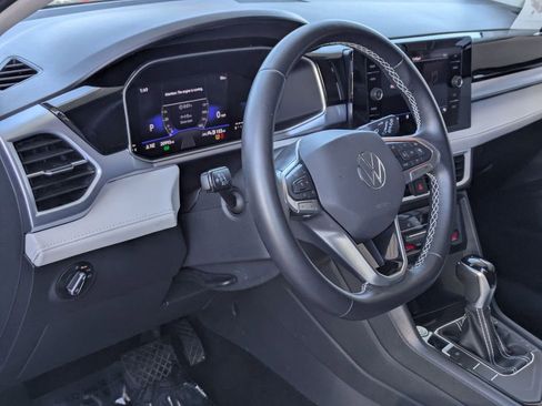 Used 2025 Volkswagen Taos SE image 14