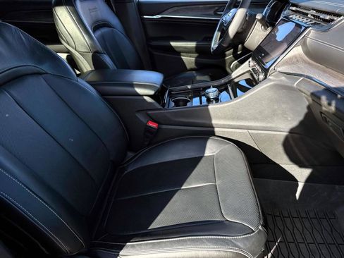 Used 2024 Jeep Grand Cherokee L Overland image 7