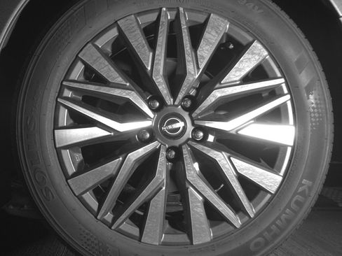 Used 2025 Nissan Altima 2.5 SV FWD image 14