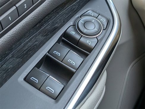 Certified 2022 Cadillac XT4 Premium Luxury w/ Enhanced Visibility Package image 30