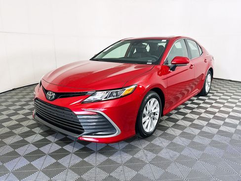 Used 2024 Toyota Camry LE w/ Convenience Package FWD image 7