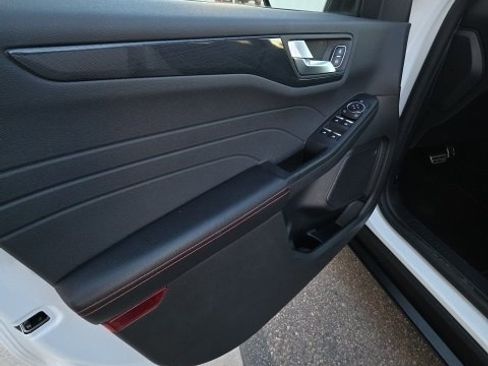 Used 2023 Ford Escape ST-Line image 12