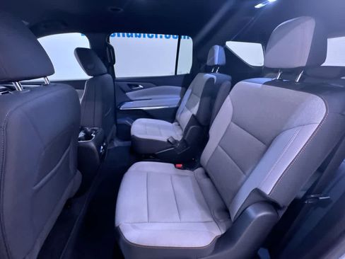 Used 2025 Chevrolet Traverse LT image 37