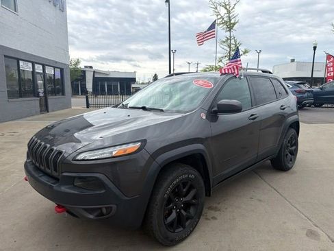 Used 2017 Jeep Cherokee Trailhawk w/ Cold Weather Group AWD/4WD image 3
