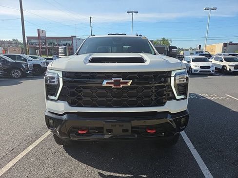 Certified 2025 Chevrolet Silverado 2500 ZR2 w/ Technology Package AWD/4WD image 11