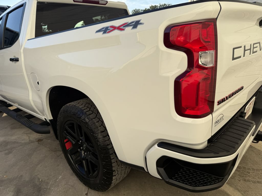 Used 2023 Chevrolet Silverado 1500 RST w/ Redline Edition AWD/4WD image 11