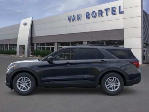 Used 2026 Ford Explorer Active AWD/4WD image 3