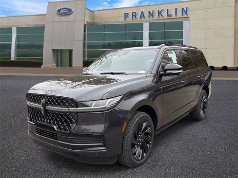 New 2025 Lincoln Navigator Reserve w/ Jet Appearance Package image 3