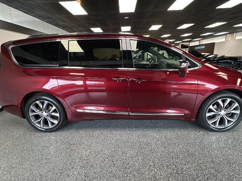 Used 2019 Chrysler Pacifica Limited FWD image 6