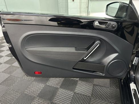 Used 2018 Volkswagen Beetle 2.0T Coast w/ Coast Lighting Package FWD image 17
