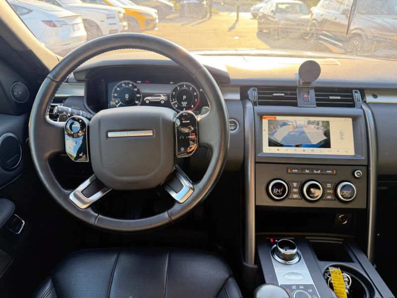 Used 2020 Land Rover Discovery Landmark AWD/4WD image 21
