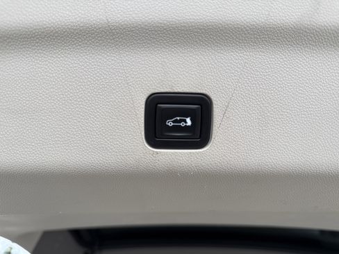 Used 2021 Cadillac Escalade Premium Luxury Platinum image 11