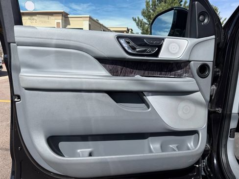 Used 2019 Lincoln Navigator Reserve AWD/4WD image 11