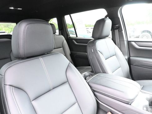 Used 2026 GMC Acadia Elevation w/ Elevation Premium Package FWD image 39