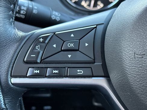 Used 2017 Nissan Rogue SV image 26