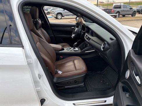 Used 2022 Alfa Romeo Stelvio Ti image 14