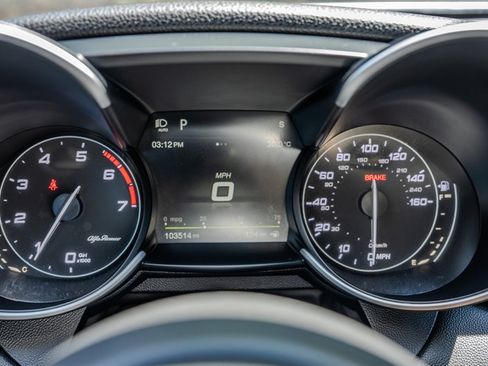 Used 2018 Alfa Romeo Giulia AWD image 19
