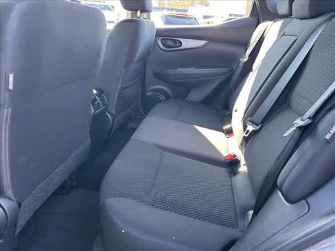 Used 2022 Nissan Rogue Sport S image 11