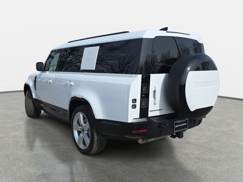 New 2026 Land Rover Defender 130 X-Dynamic SE image 7