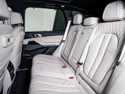 Used 2020 BMW X5 M50i w/ Executive Package image 17