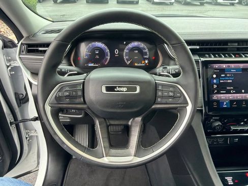 Used 2023 Jeep Grand Cherokee L Limited AWD/4WD image 22