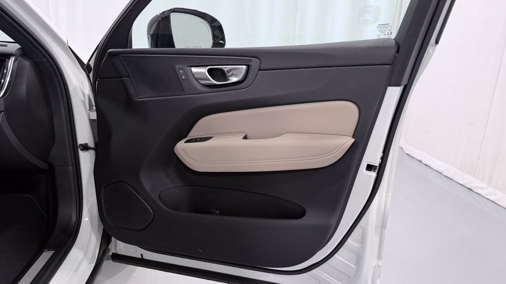 Certified 2026 Volvo XC60 B5 Plus AWD/4WD image 20