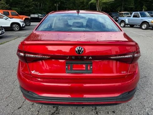 Certified 2025 Volkswagen Jetta SE FWD image 6
