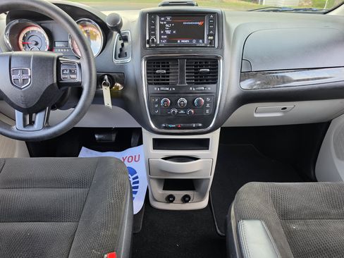 Used 2019 Dodge Grand Caravan SE FWD image 26
