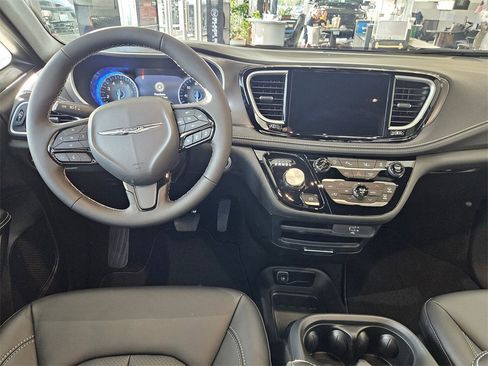 New 2026 Chrysler Pacifica Select w/ S Appearance Package image 25