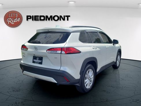 Used 2024 Toyota Corolla Cross LE FWD image 5