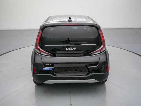 Used 2025 Kia Soul LX FWD image 6
