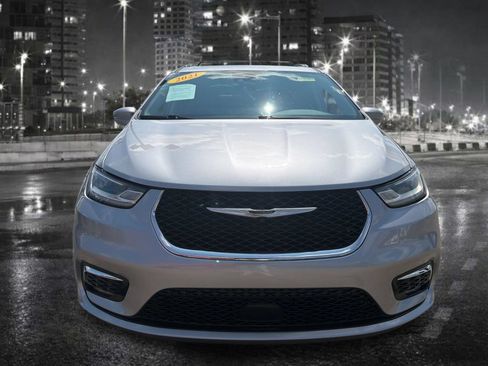 Used 2021 Chrysler Pacifica Touring-L FWD image 9