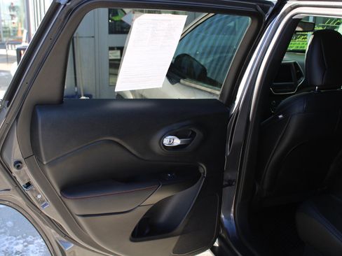 Used 2022 Jeep Cherokee Trailhawk image 35