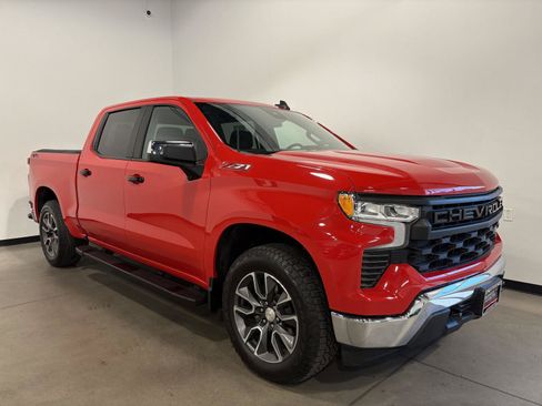 Used 2022 Chevrolet Silverado 1500 LT AWD/4WD image 1