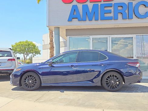 Used 2022 Toyota Camry XSE image 3