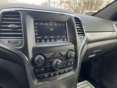 Used 2018 Jeep Grand Cherokee Laredo image 24