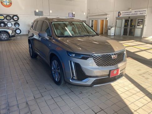 Used 2023 Cadillac XT6 Premium Luxury image 18