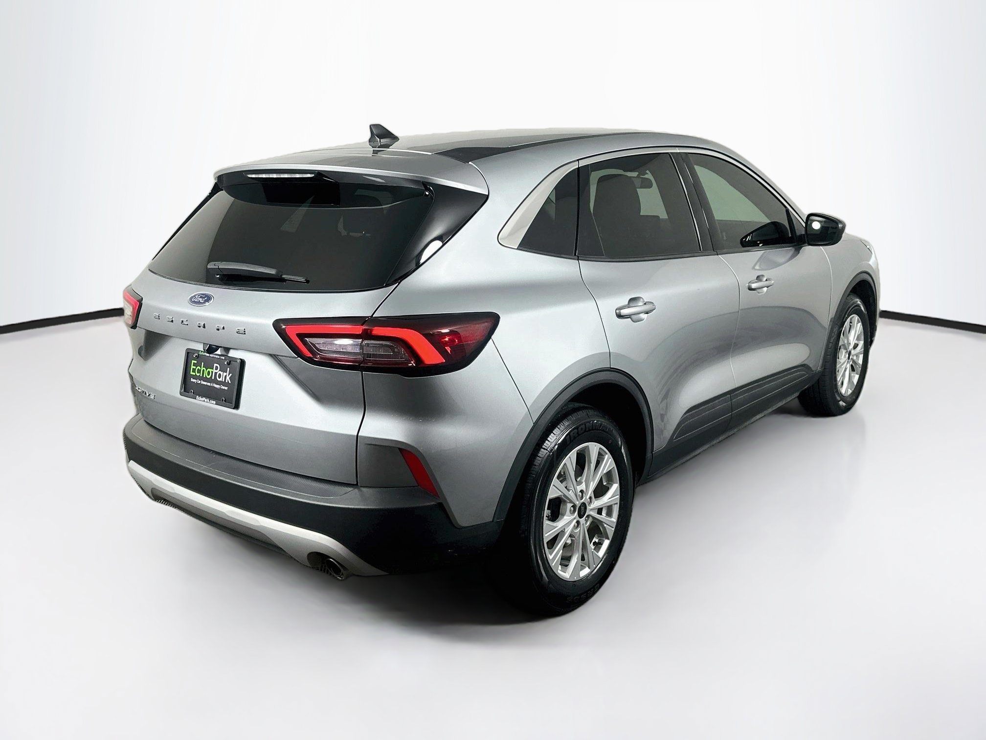 Used 2024 Ford Escape Active w/ Cold Weather Package FWD image 9
