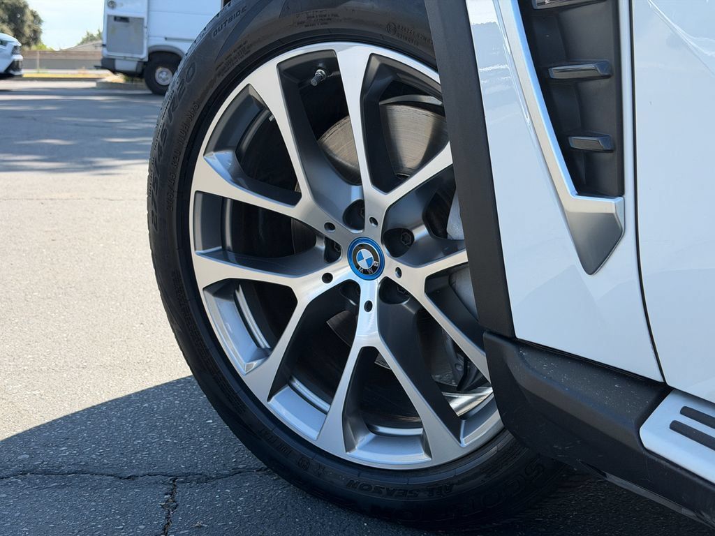 Used 2025 BMW X5 xDrive50e AWD/4WD image 9
