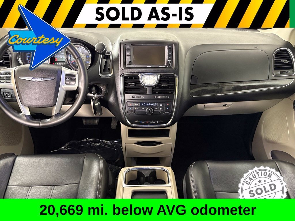 Used 2014 Chrysler Town & Country Touring FWD image 25